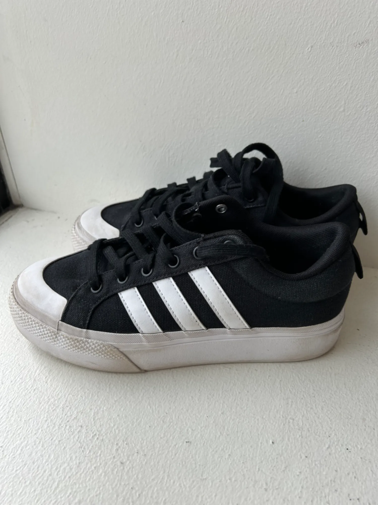 Adidas Casual Shoes Womens 8