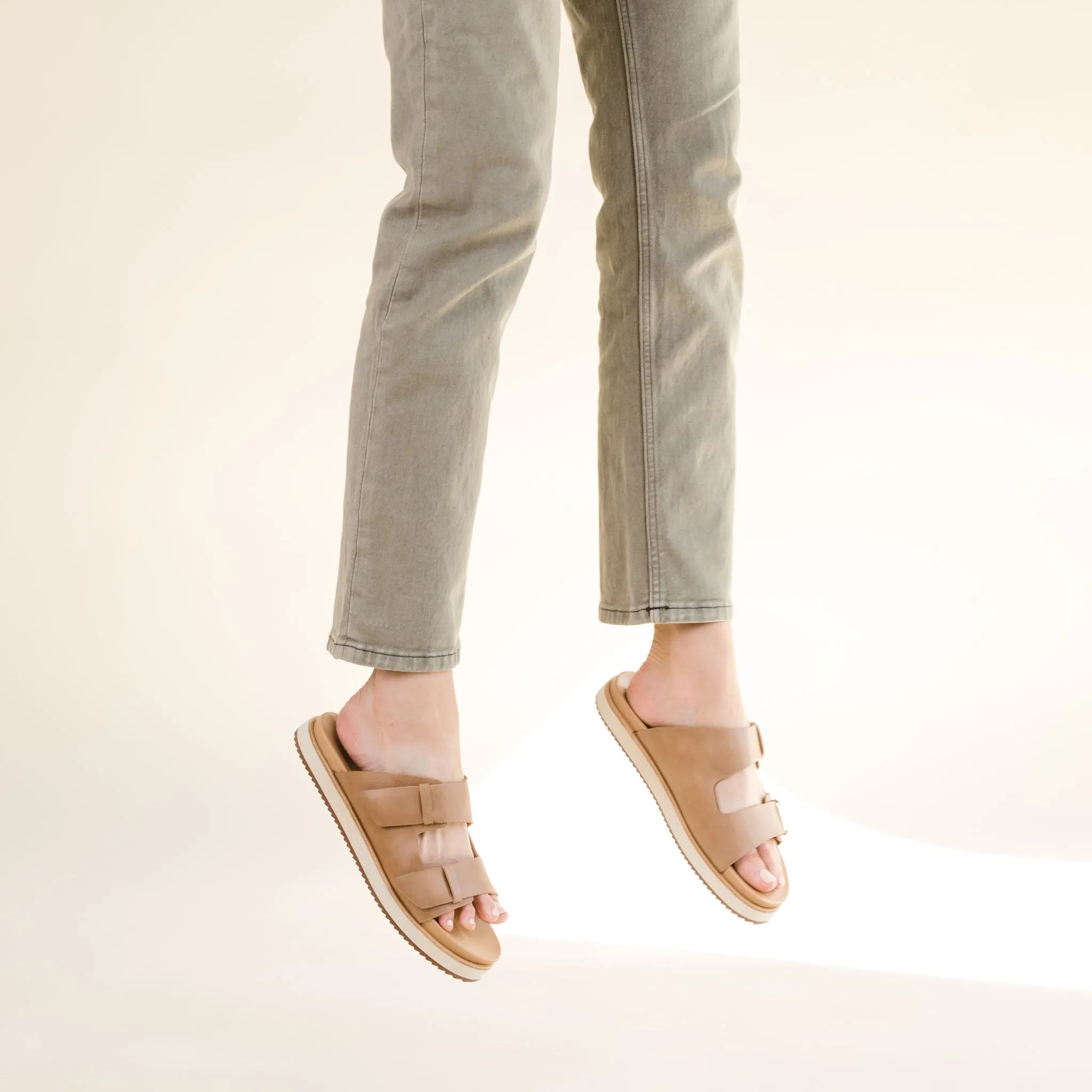 Ella Flatform Slide Almond