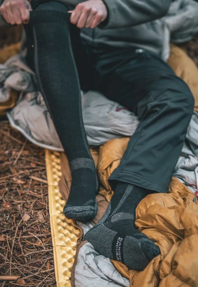 KNEE-HIGH MERINO HIKING SOCKS